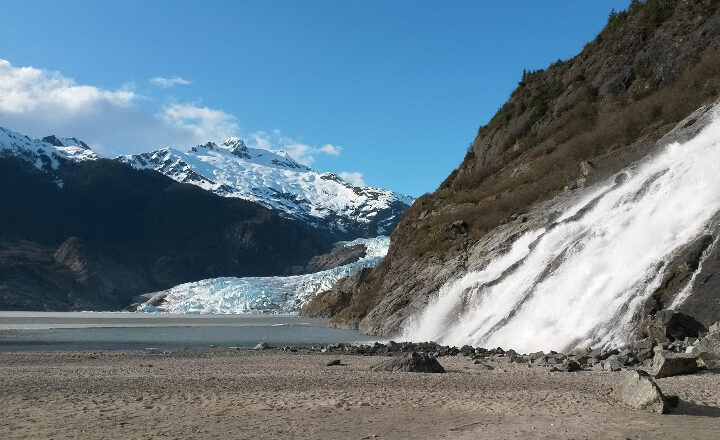 mendenhall-glacier-juneau-alaska