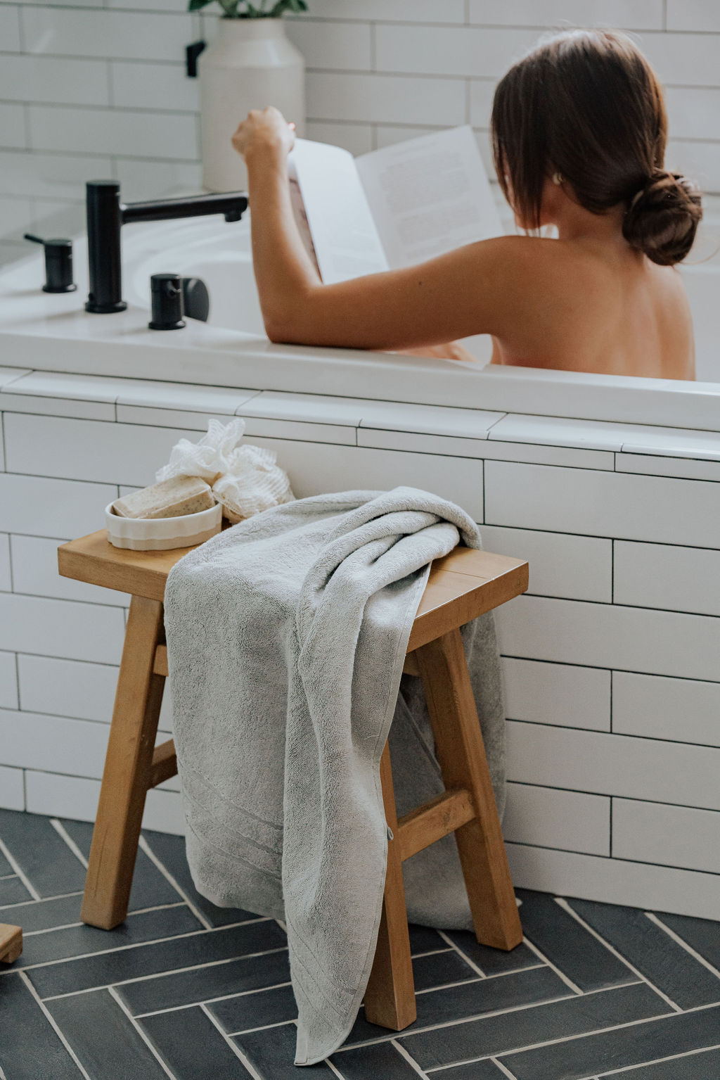 cariloha-bamboo-bath-towels-woman-tub